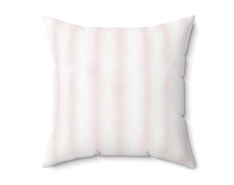 Cojín cuadrado a rayas rosas suaves: un elegante cojín decorativo para el hogar.