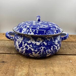 Golden Rabbit - Small 2.5 Quart Cobalt Swirl Dutch Oven