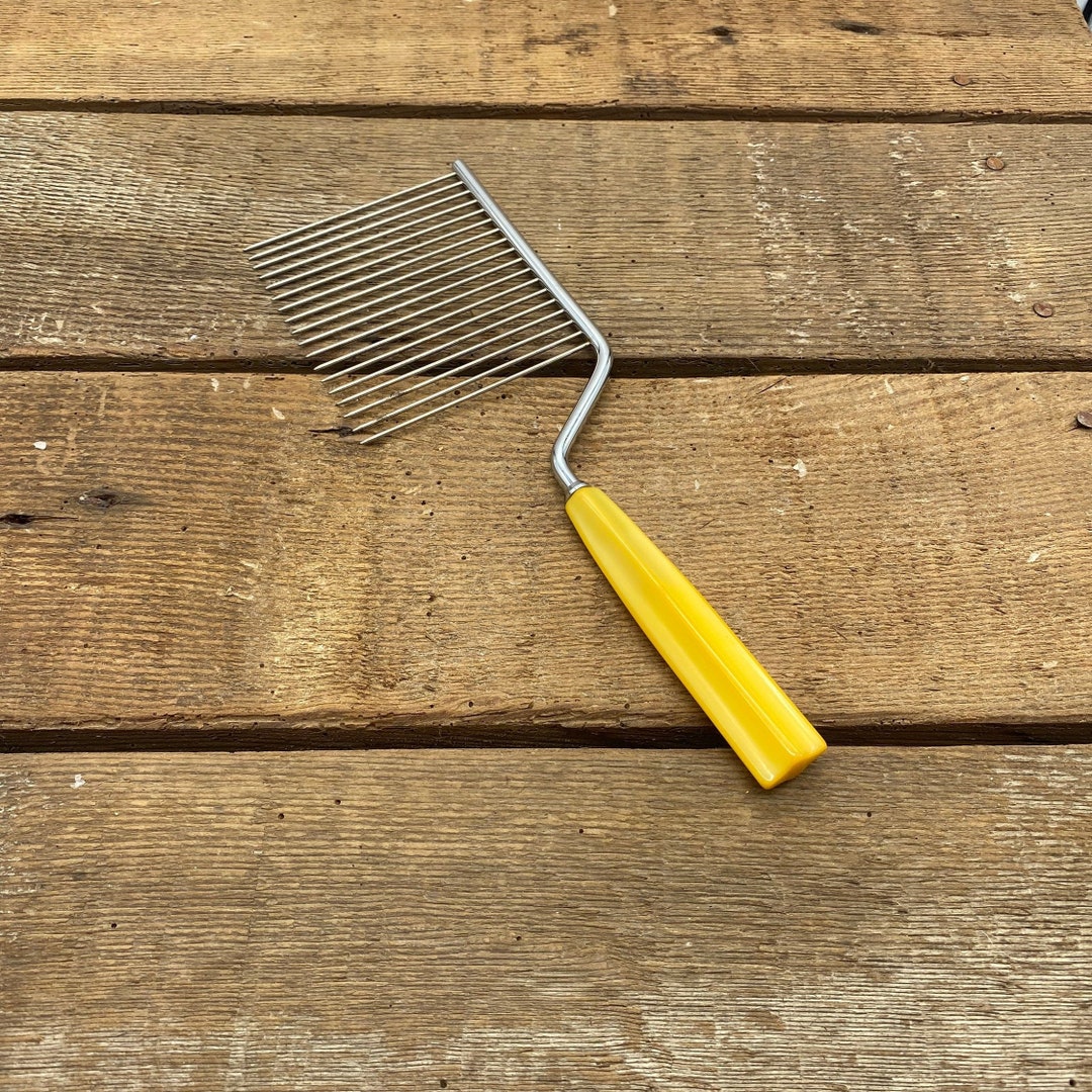 Vintage Cake Comb / Cake Breaker With Butterscotch Marbled Bakelite
