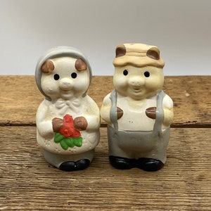 Vintage Country Pig Salt & Pepper Shakers