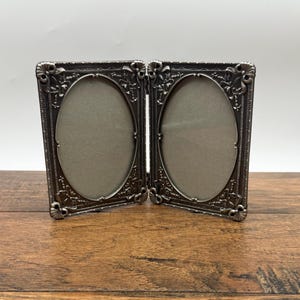 Vintage Ornate Hinged Double Picture Frame for 3.5" x 5" Photo