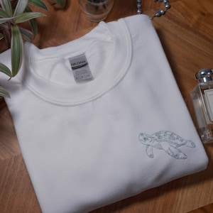 Meeresschildkröte / Muschel / Seestern bestickter Rundhalsausschnitt / Hoodie