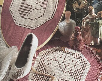 Patrón de bandera de crochet "En Dios confiamos": Diseño patriótico vintage (Descarga digital en PDF)