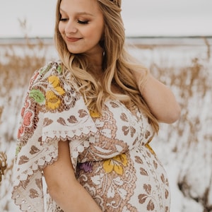 Leah, Traveling dress, maternity dress, dress rental, maternity dress rental, lace maternity dress, photo shoot dress rental,