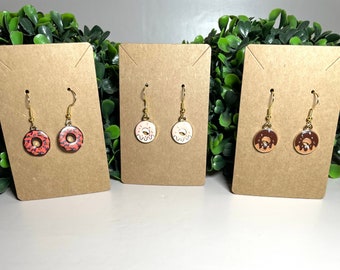 Donut Ohrringe, Emaille Ohrringe, Ohrhänger, Essen Ohrringe, kawaii Schmuck, Schokolade, Vanille Streusel, Schokoladenstreusel zierliche