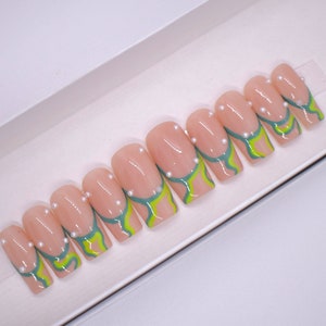 Press On Nails, Green Abstract Line Nails, Green Nails, Glue on Nails, Press Ons, Nails, Spring Nails