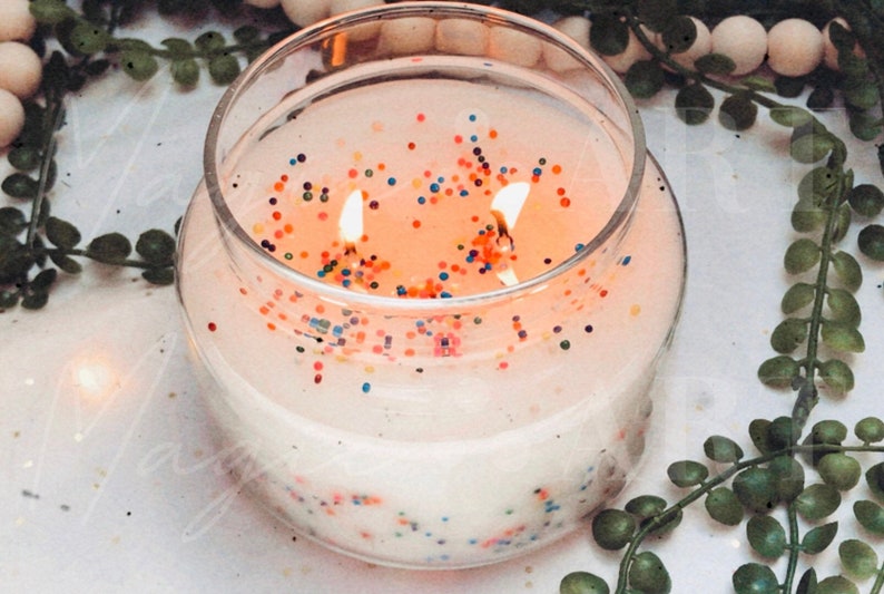 Sprinkle Birthday Cake Candle, Handmade Soy Blend Wax, Dessert Scented bild 2