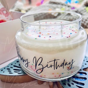 Sprinkle Birthday Cake Candle, Handmade Soy Blend Wax, Dessert Scented bild 3
