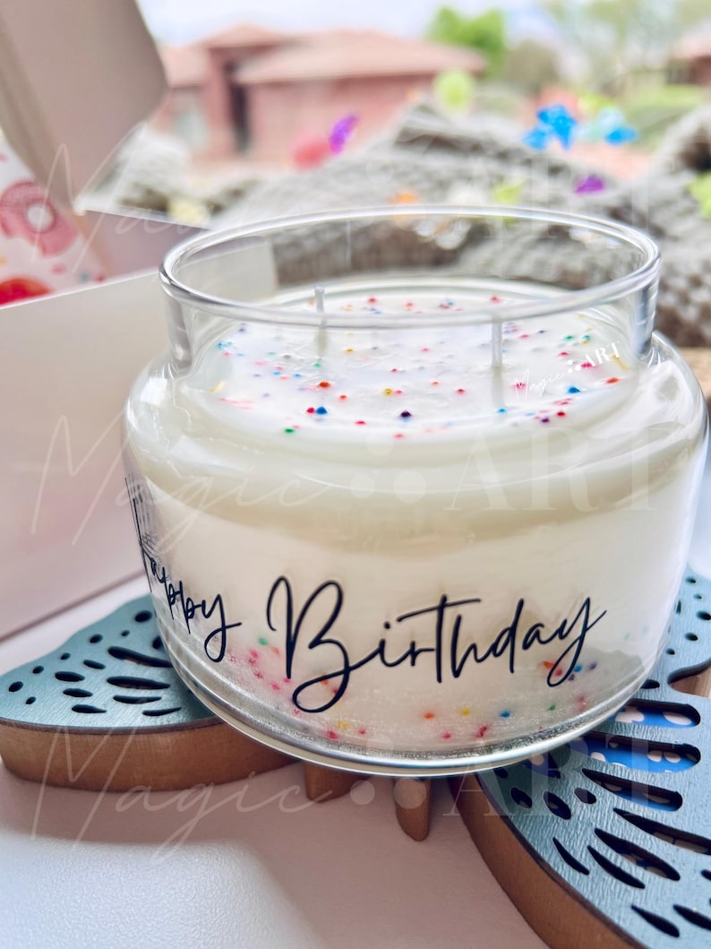 Sprinkle Birthday Cake Candle, Handmade Soy Blend Wax, Dessert Scented bild 3