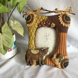 Vintage Farmhouse Resin 3D Picture Frame With Cow, Rooster & Flowers