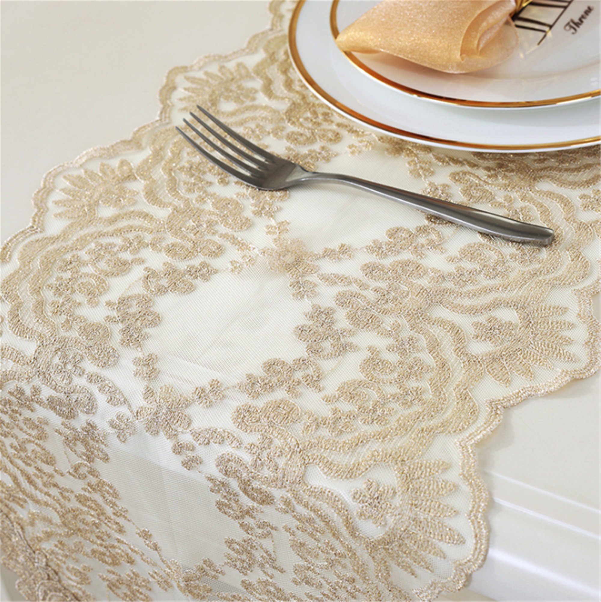 Quasimoon Vintage White Lace Style No.2 Table Runner (12 x 108)