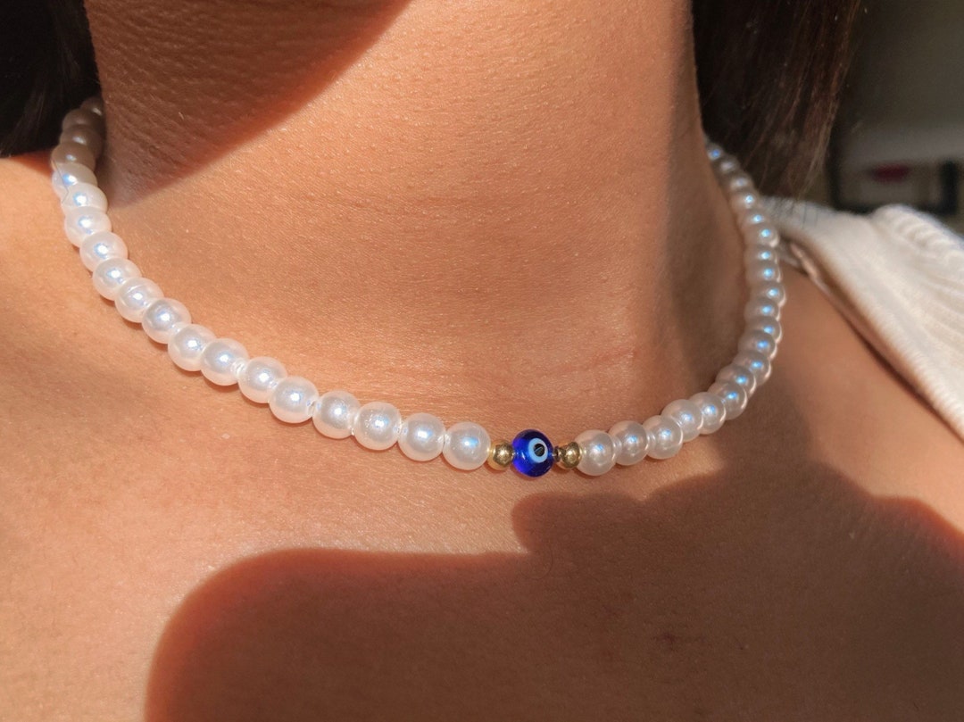 Pearl necklace with eye deals