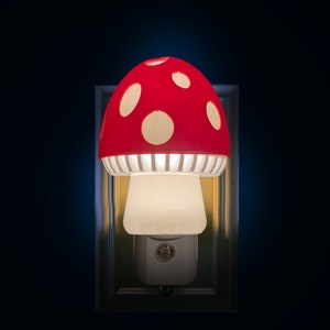 Mushroom 3D Night Light (Plug-in, LED)- choose a color