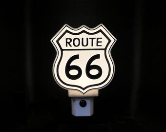Luz nocturna con señal de la Ruta 66