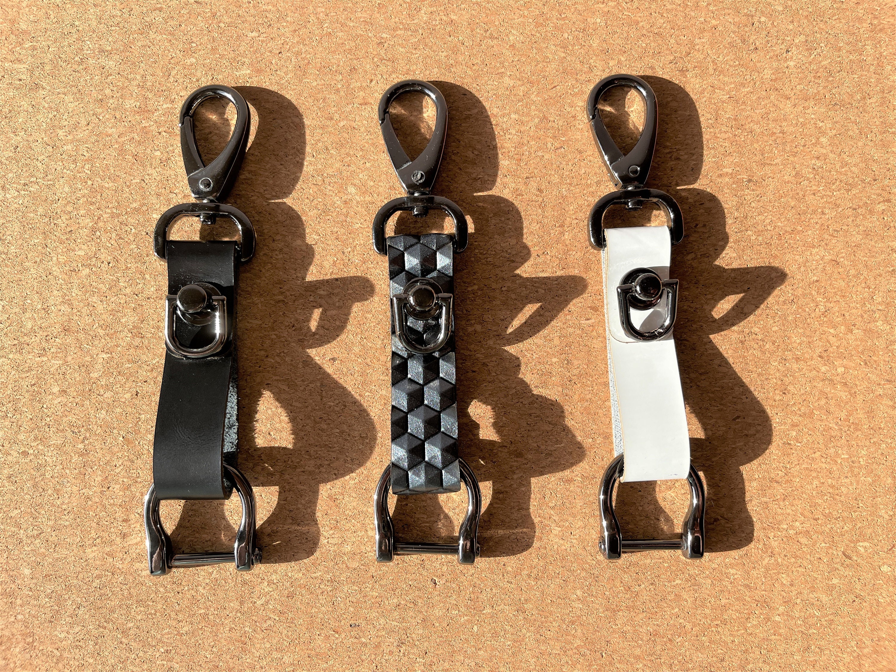 Portachiavi In Pelle Fatto A Mano Con Cinturino E Catena - Argento/Nero, Unisex