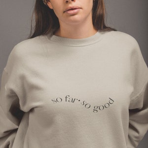 So Far So Good Sweatshirt, Sweatshirt, Hoodie, Geschenk für Sie, Geschenk für Ihn, Geschenk, Lustiger Spruch Sweatshirt, Niedliches Sweatshirt