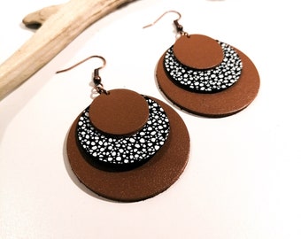 CIRCLE earrings - Leather - coffee with milk - Cracked - Copper brass - Layered leathers - Defilenvadrouille - women's jewelry - handmade