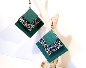 SQUARE earrings - Leather - Emerald green - Cracked - Copper brass - Layered leathers - Defilenvadrouille - Women's jewelry - handmade