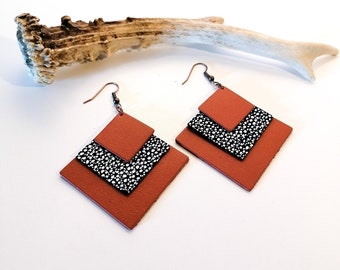 SQUARE earrings- Leather - Terra cotta - Cracked - Copper brass - Layered leathers - Defilenvadrouille - Women's jewelry - handmade