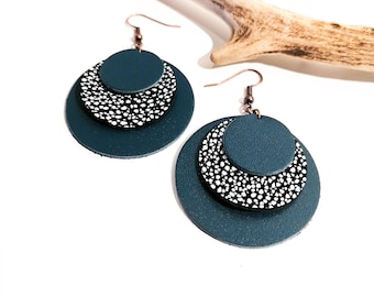 CIRCLE earrings - Leather - Duck blue - Cracked - Copper brass - Layered leathers - Defilenvadrouille - women's jewelry - handmade