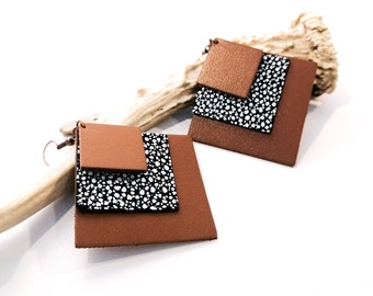SQUARE earrings - Leather - Coffee with milk - Cracked - Copper brass - Layered leathers - Defilenvadrouille - women's jewelry - handmade