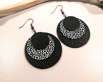 CIRCLE earrings - Leather - Black - Cracked - Copper Brass - Layered leathers - Defilenvadrouille - women's jewelry - handmade