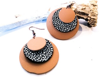 CIRCLE earrings - Leather - Beige - Cracked - Coppery brass - layered - Defilenvadrouille - Women's jewelry - handmade