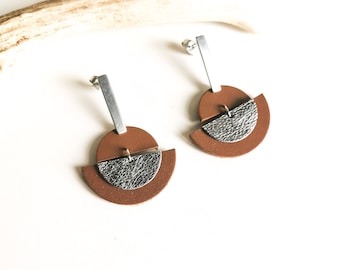 LUNA earrings - Leather and stainless steel - Café au lait - silver - half moon - Defilenvadrouille - women's jewelry - handmade