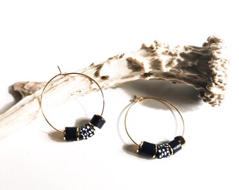 Earrings - Little TIKI Hoops - Leather and Gold Brass Beads - Black - Black and Cracked White - Heishi - Defilenvadrouille