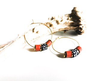 Earrings - Little TIKI Hoops - Leather and Gold Brass Beads - Terra Cotta - Black and Cracked White - Heishi - Defilenvadrouille