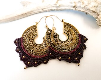 Brass and macrame earrings - mandala - Defilenvadrouille - plugs - spacers - Alternative ethnic jewelry - black cherry - gold