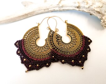 Brass and macramé earrings - mandala - Defilenvadrouille - plugs - spacers - Alternative ethnic jewelry - black cherry - gold