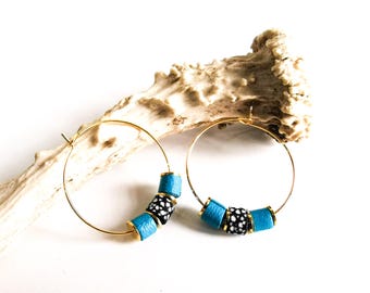 Earrings - Little TIKI Hoops - Leather and Gold Brass Beads - Turquoise - Black and Cracked White - Heishi - Defilenvadrouille