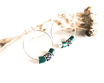Earrings - Small TIKI Hoops - Leather and Silver-Plated Brass Beads - Emerald Green - Black and White - Heishi - Defilenvadrouille