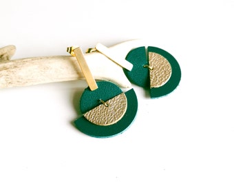 LUNA earrings - Leather and gold-plated stainless steel - Emerald green - Half moon - Defilenvadrouille - jewelry - handmade