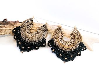 Brass and macramé earrings - mandala - Defilenvadrouille - plugs - spacers - Alternative ethnic jewelry - black - gold