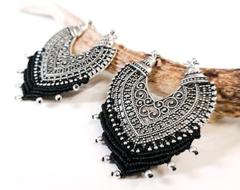 Pair of brass and macramé earrings - oriental - Defilenvadrouille - plugs - spacers - Alternative jewelry - black - silver