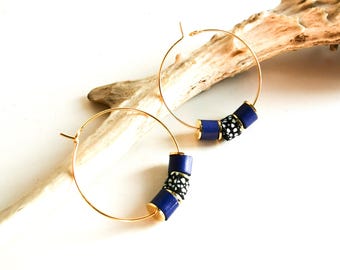 Earrings - Little TIKI Hoops - Leather and Gold Brass Beads - Purple - Black and Cracked White - Heishi - Defilenvadrouille
