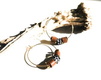 Earrings - Little TIKI Hoops - Leather and Gold Brass Beads - Coffee - Black and Cracked White - Heishi - Defilenvadrouille
