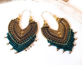 Pair of brass/macramé earrings - oriental - Defilenvadrouille - plugs - spacers - Alternative ethnic jewelry - emerald - gold