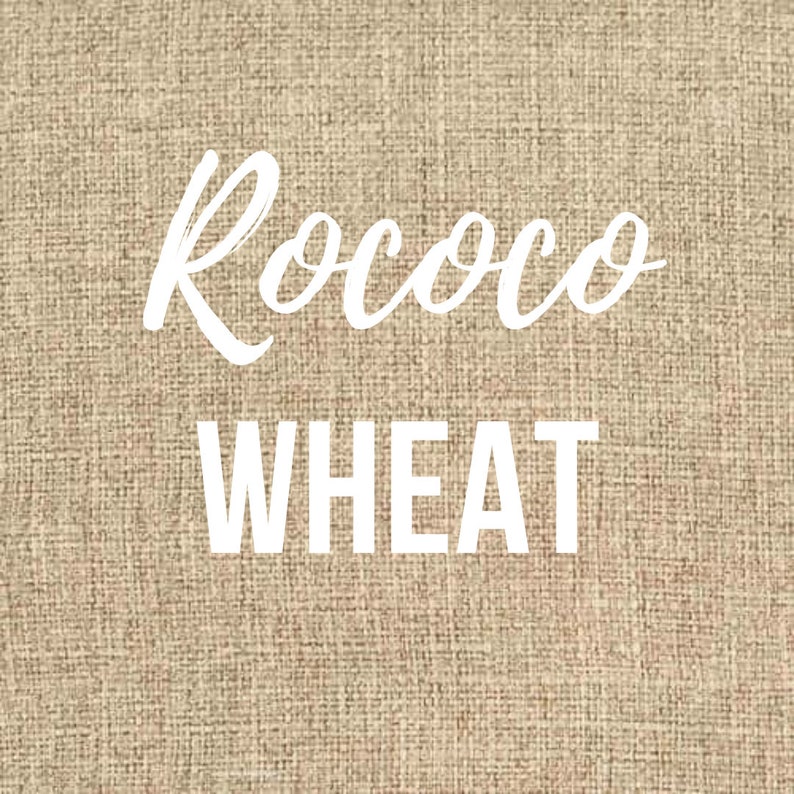 Puede incluir: Texto blanco sobre un fondo de arpillera marr&oacute;n que dice "Rococo Wheat".