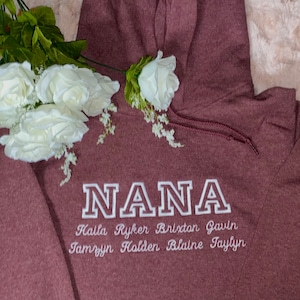 Personalisierter Hoodie - Geschenk/Besonderheit/Stickerei