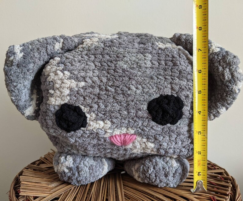 Giant amigurumi cat cube