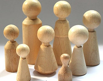 Figurenkegel aus Holz, Holzfiguren in verschiedenen Formen und Größen, Figuren aus Rohholz zum Bemalen