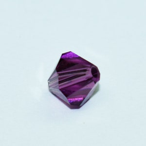 Swarovski Schliffspitzperle, 6mm Facettperle in verschiedenen Farben, Glasperlen, Glasschliffperlen zur Schmuckherstellung, 12 St. amethyst