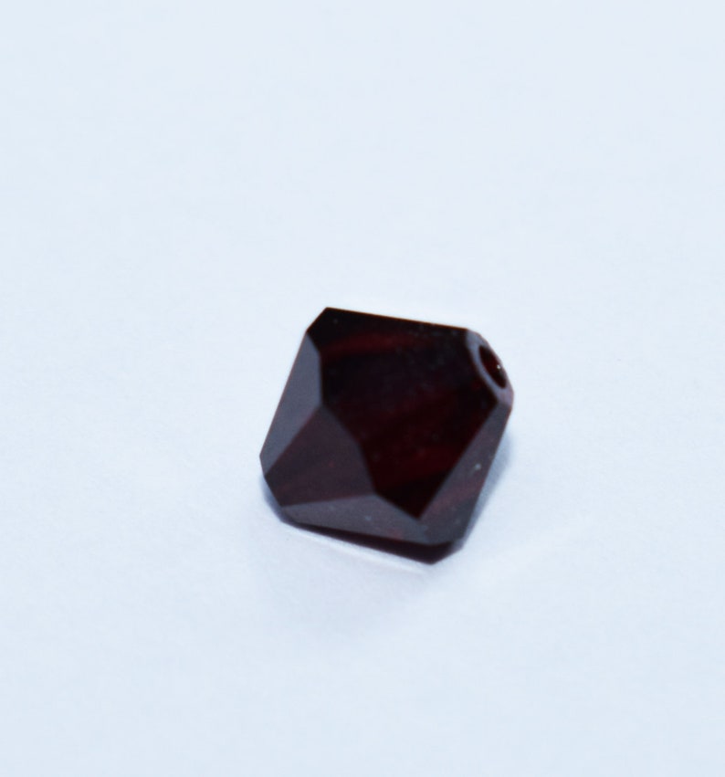 Swarovski Schliffspitzperle, 6mm Facettperle in verschiedenen Farben, Glasperlen, Glasschliffperlen zur Schmuckherstellung, 12 St. garnet