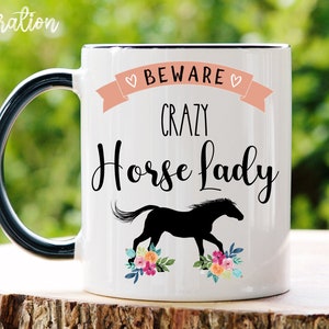Taza de caballo - Mujer loca por los caballos - Regalo para mamá con caballos - Regalos ecuestres - Regalo para amantes de los caballos - Regalo para amantes de los equinos - Taza para chica con caballos