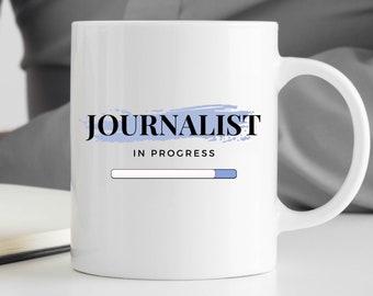 Cadeau étudiant en journalisme - Mug journaliste - Diplôme de journalisme - Chargement journaliste - Cadeau d'anniversaire drôle pour journaliste - Cadeaux de Noël