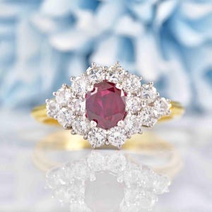 Anillo vintage de oro de 18 quilates con rubíes y diamantes