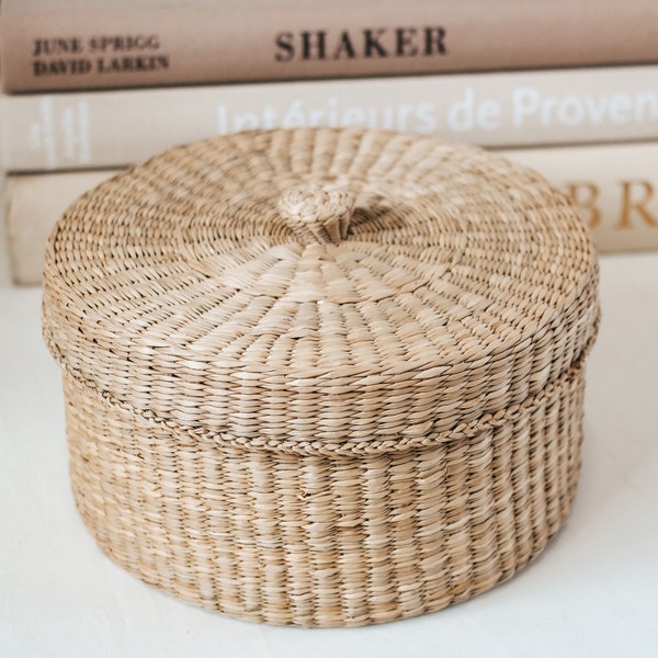 Vintage Handmade Small Woven Round Seagrass Lidded Trinket Jewelry Stash Box | Neutral Tones Scandinavian Boho Eclectic Rustic Minimalist